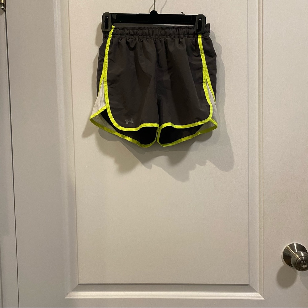 Under Armour Heat Gear Running Shorts - Picture 2 of 3